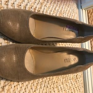 Vanelli tan leather lizard embossed heels